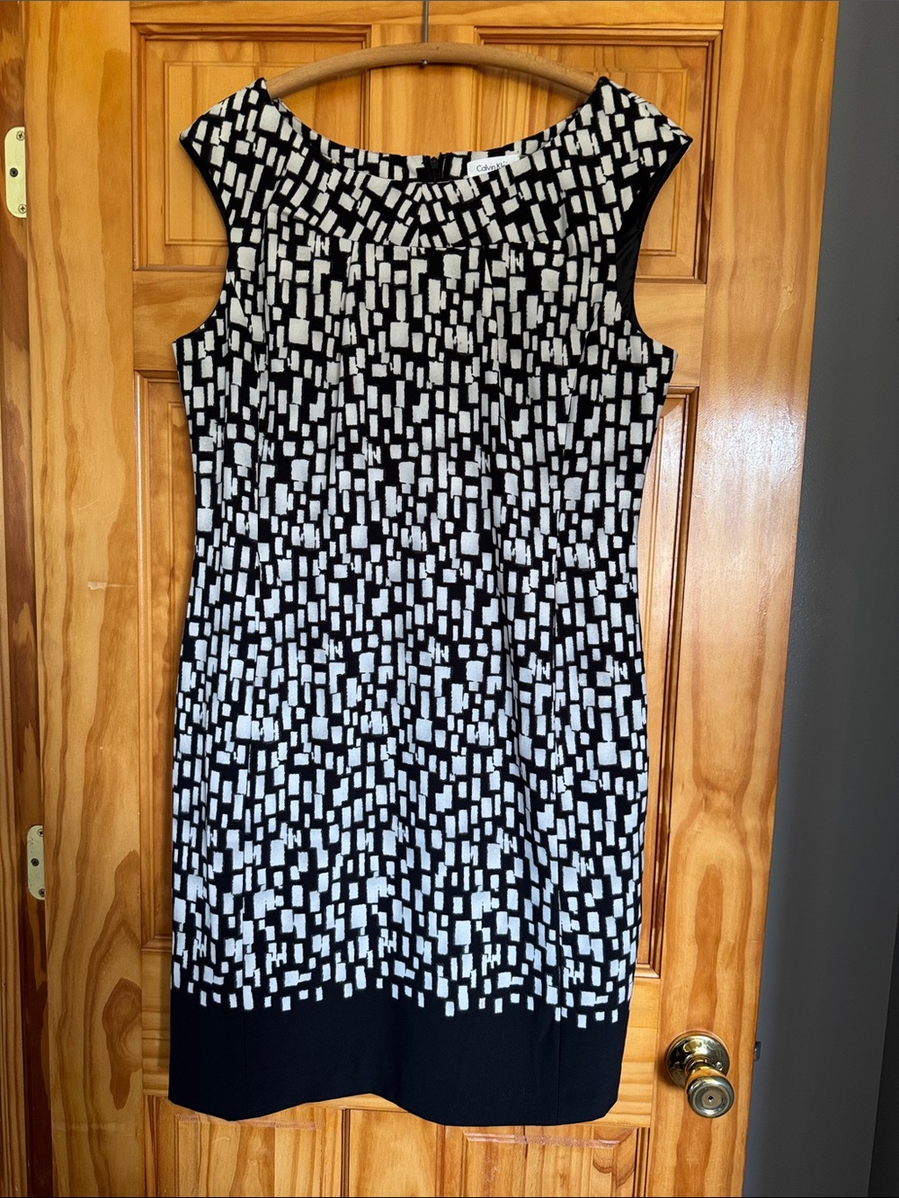 Calvin Klein Black and White Geometric Cap-Sleeve Sheath Dress